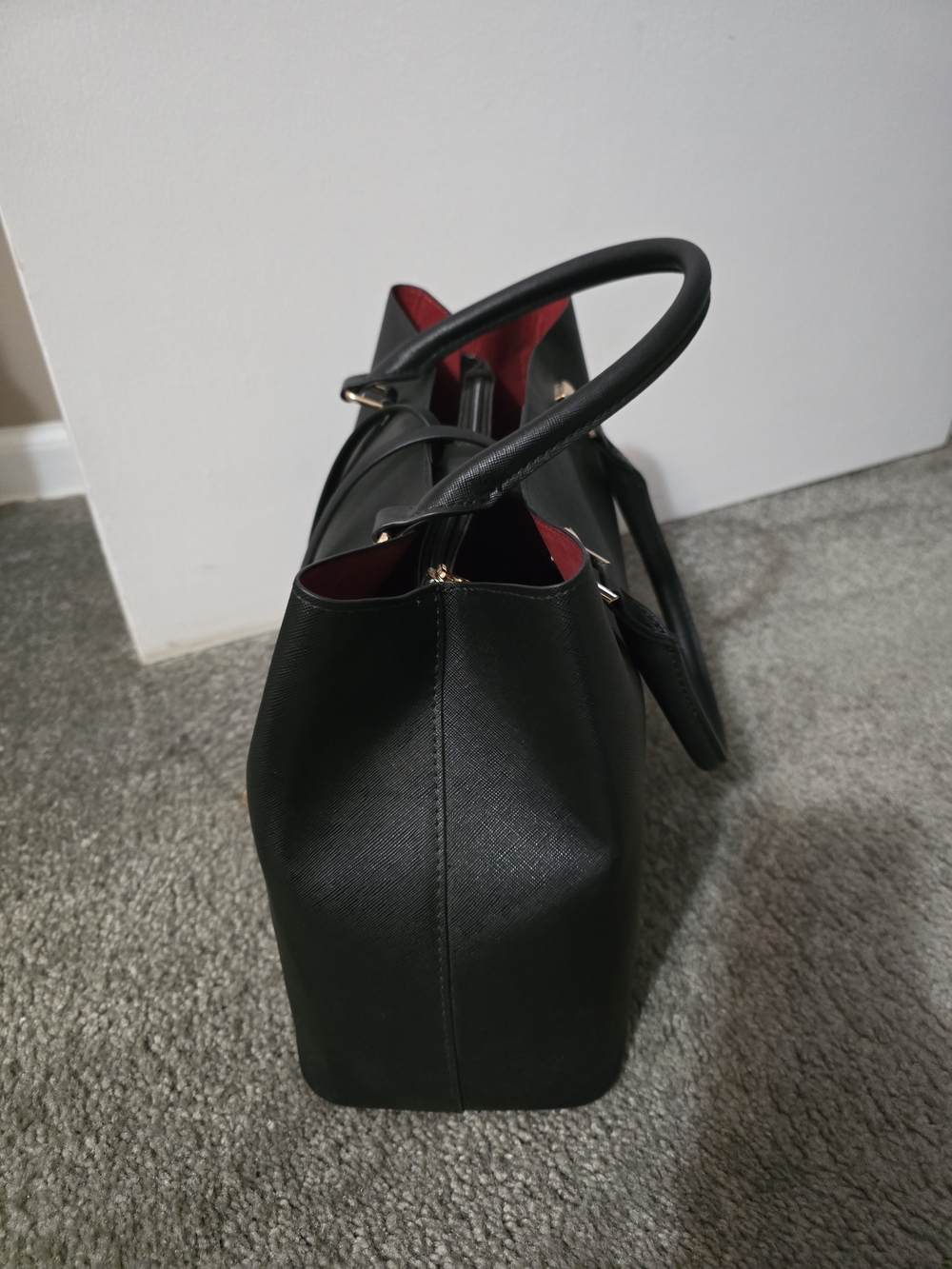 Aldo Aquafynaax Classic Black Tote Shoulder Purse with Red Interior - Picture 3 of 9